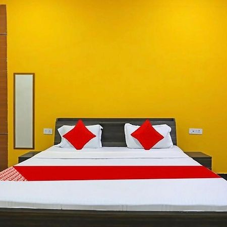 Hotel Mannu Grand Kanpur Buitenkant foto