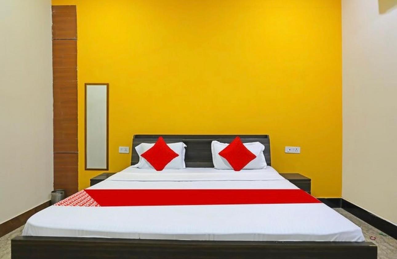 Hotel Mannu Grand Kanpur Buitenkant foto