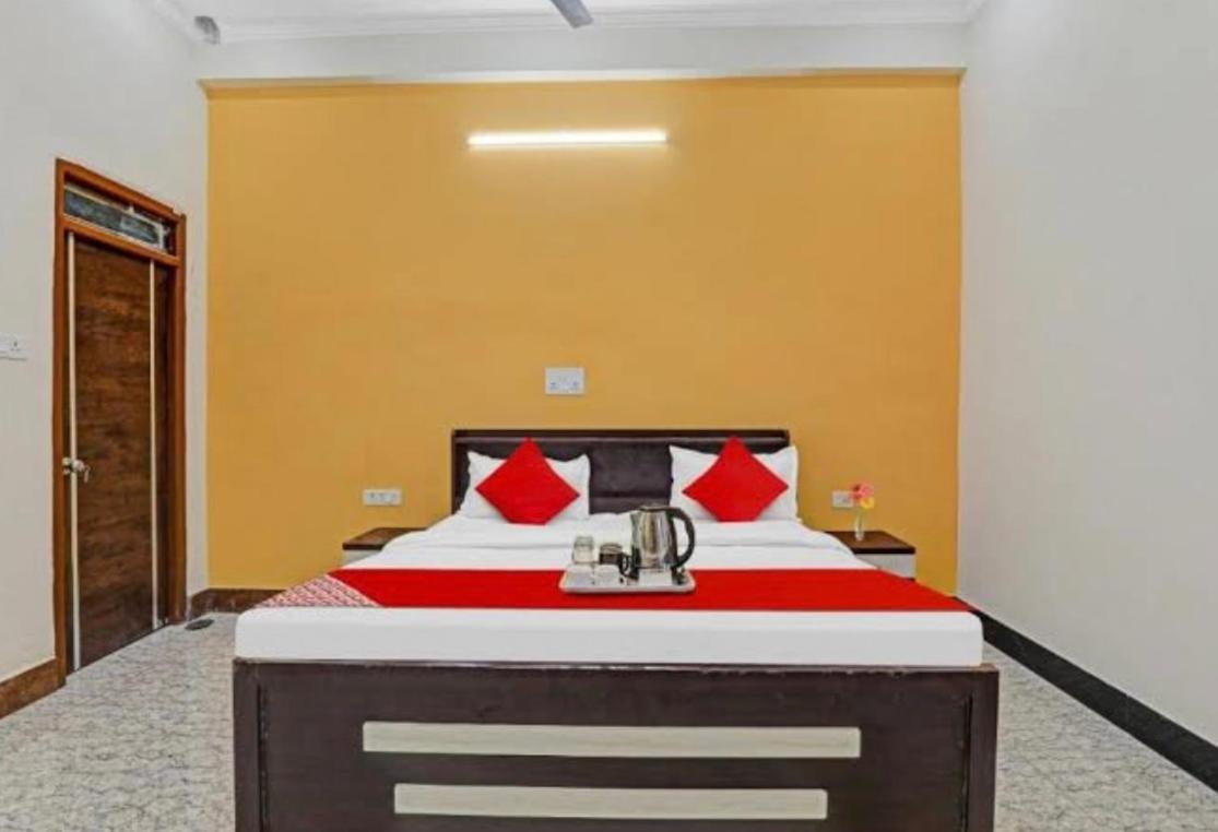 Hotel Mannu Grand Kanpur Buitenkant foto