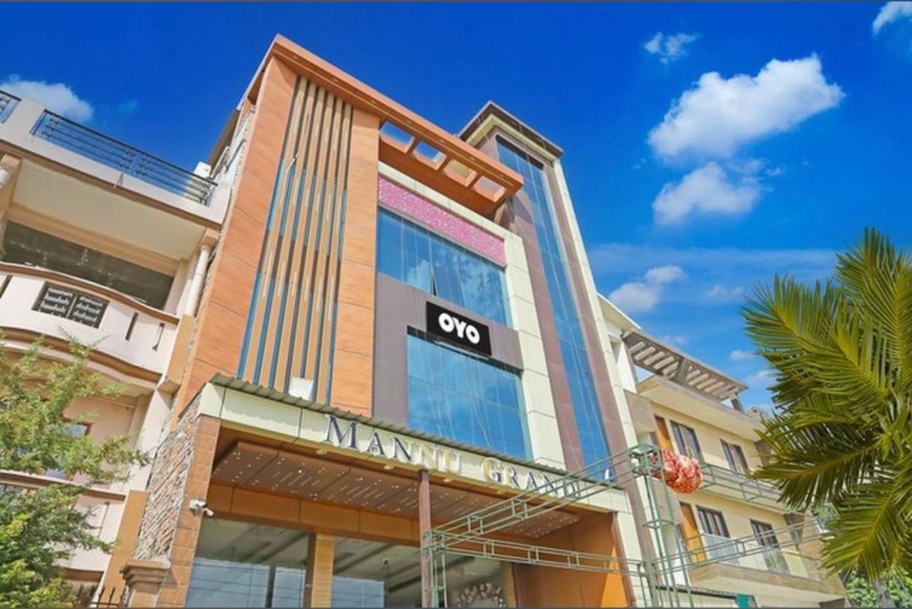 Hotel Mannu Grand Kanpur Buitenkant foto