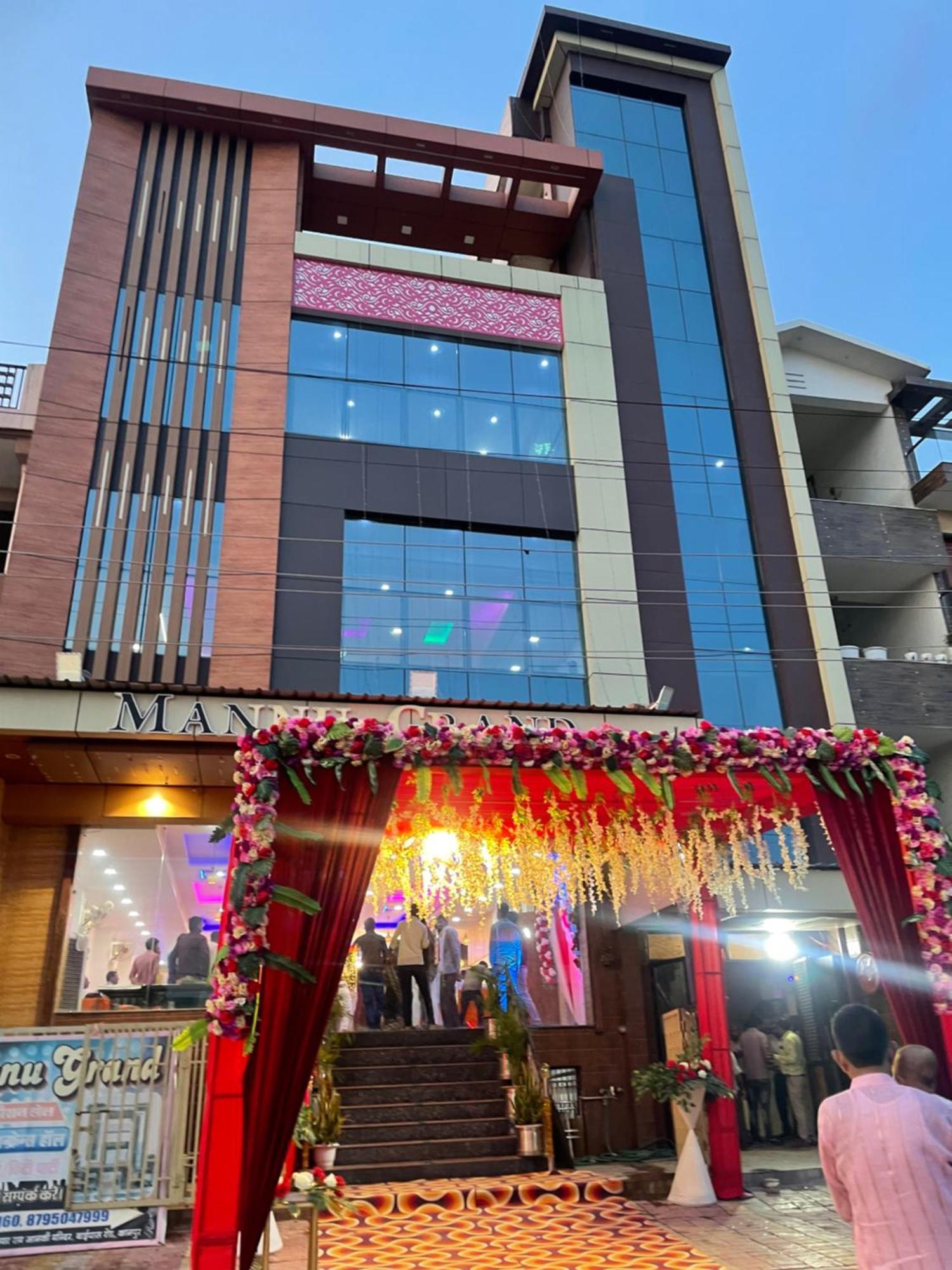 Hotel Mannu Grand Kanpur Buitenkant foto