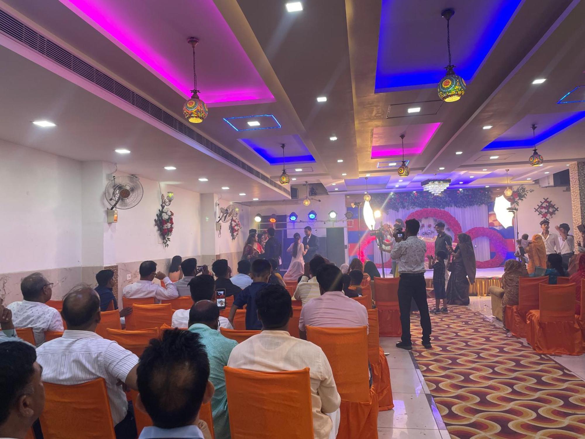 Hotel Mannu Grand Kanpur Buitenkant foto