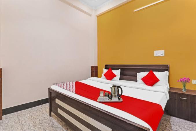 Hotel Mannu Grand Kanpur Buitenkant foto