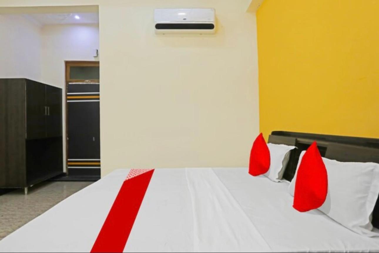 Hotel Mannu Grand Kanpur Buitenkant foto