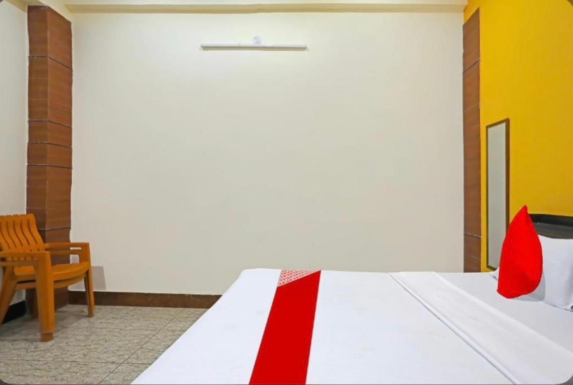 Hotel Mannu Grand Kanpur Buitenkant foto